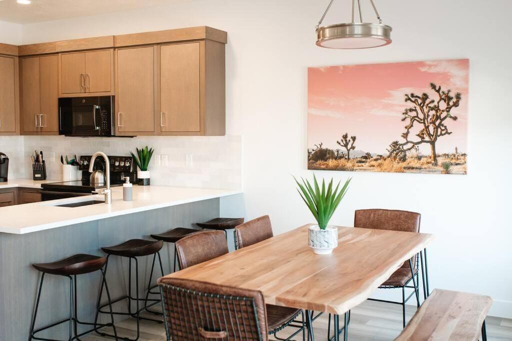 Zen Trail Retreat - New 5 Bedroom Luxury Condo 圣乔治 外观 照片